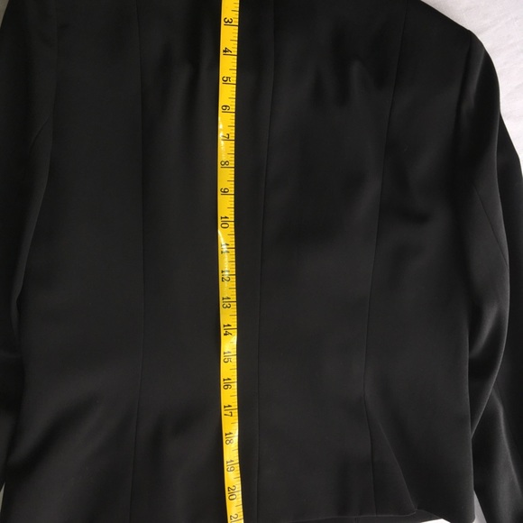 Classic  Doncaster piece! Sharp looking blazer. - Picture 5 of 8